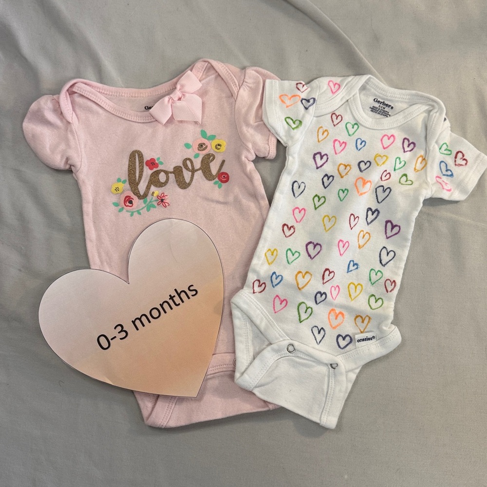 Gerber - 0-3M Pair of Newborn Pink and White Baby Onesies Set